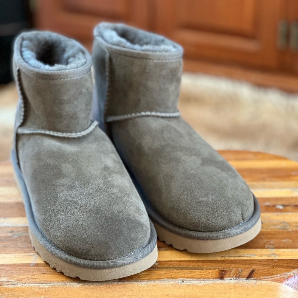 UGG Classic Short with a metallic heal